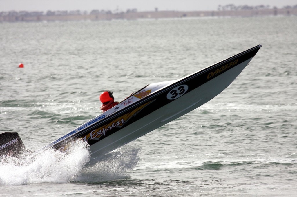 Dave Ainley turning it on for the crowd      Australian F1 Superboat Series - Round 1 Day 2 © Greg Maunder http://www.gregmaunder.com